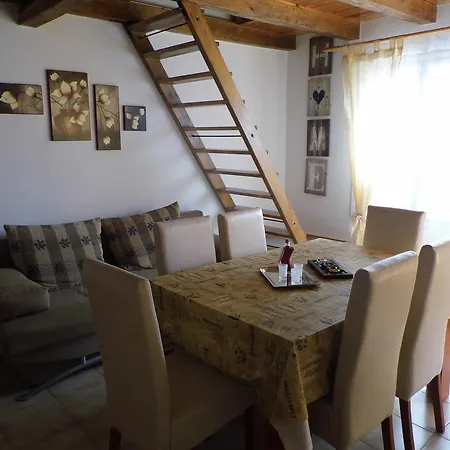 Konukevi Borostyan Vendeghaz 3*